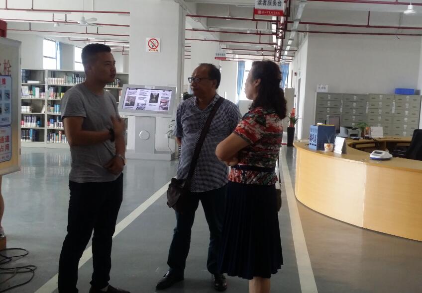 图22：馆长们在交流1.jpg